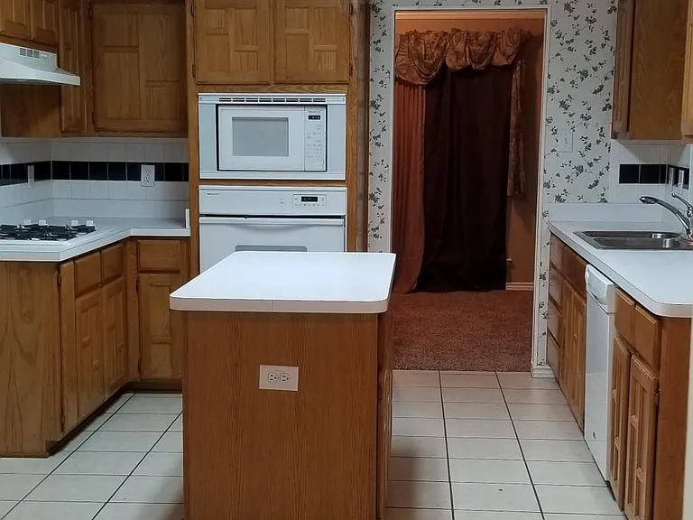 2333 Elkridge Dr — Photo 6