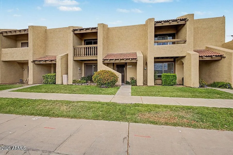 3 bed, 2.5 bath, 1624 sqft, $2,200 — Photo 4