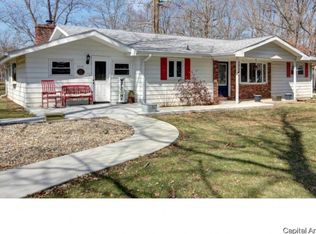 30135 Beach View Dr, Girard, IL 62640