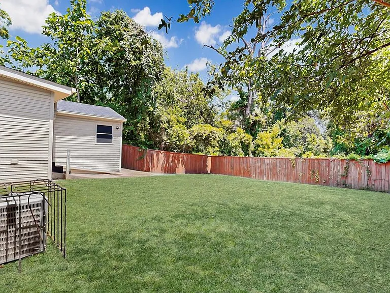 2538 Stovall Dr — Photo 32