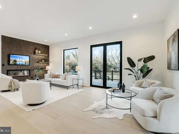 3506 Lake St, Falls Church, VA 22041