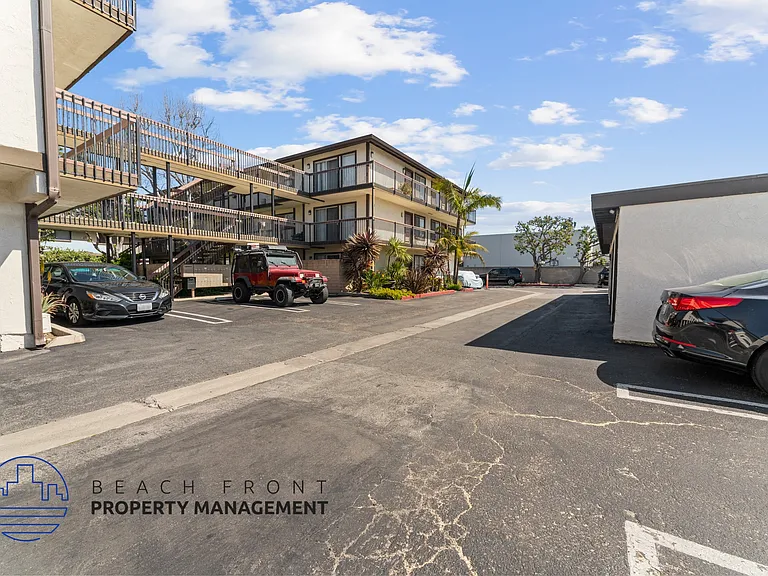 9842 Hamilton Ave. — Photo 4