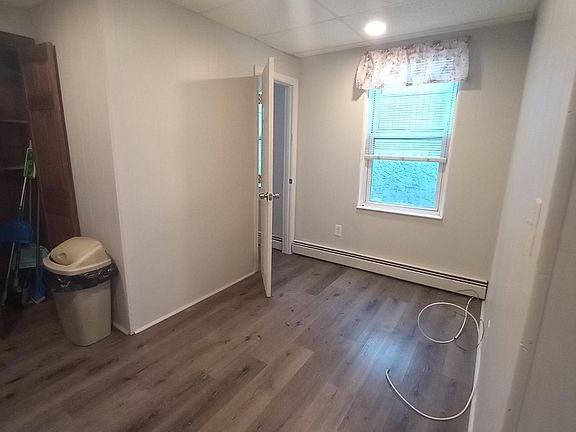 3rd image of 393 Waterman Ave