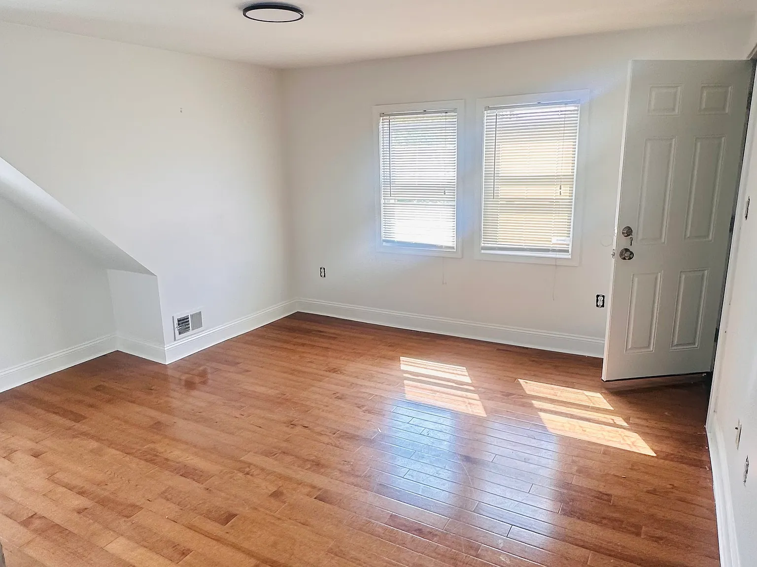 Studio, 450 sqft, $995 — Photo 4
