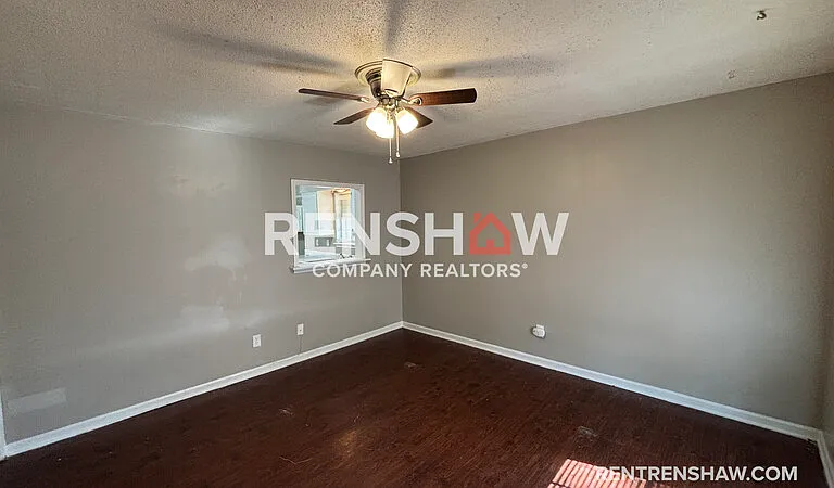 2890 Meadowbrook Dr — Photo 2