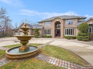 4932 Walnut Woods Dr, Ann Arbor, MI 48105