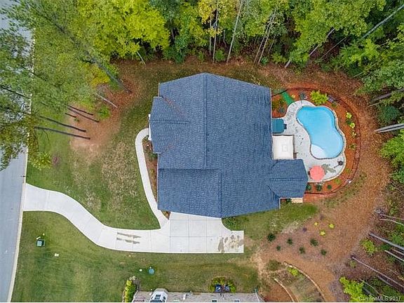 3rd image of 7986 Norman Pointe Dr