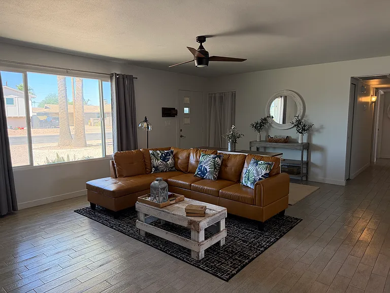 135 E Ellis Dr — Photo 8