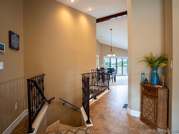 4th image of 305 Thornsberry Rd Unit B