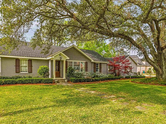 3rd image of 113 Country Club Rd