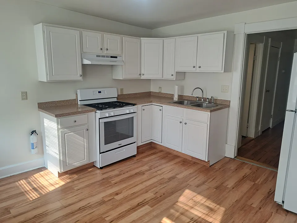58-64 Howland Ave #60B