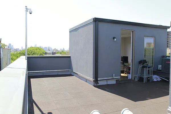 Rented by Rennit Inc. | media 31