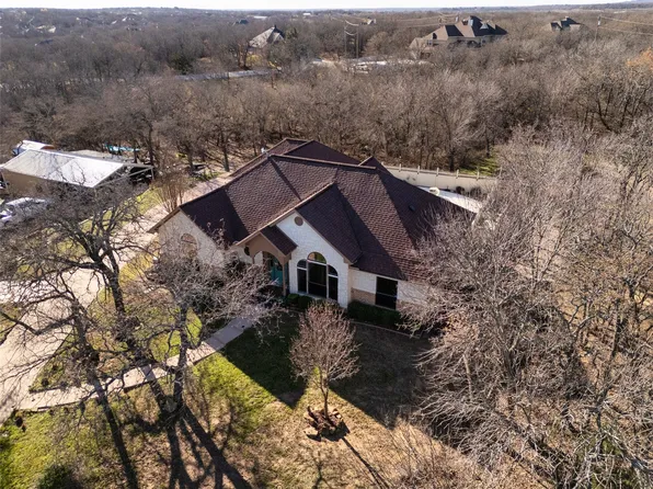 108 Steeds Ct, Runaway Bay, TX 76426