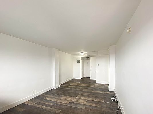 5th image of 65 E 19th St APT 10E