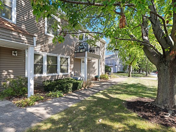 3rd image of 205 Sheridan Ct Unit D