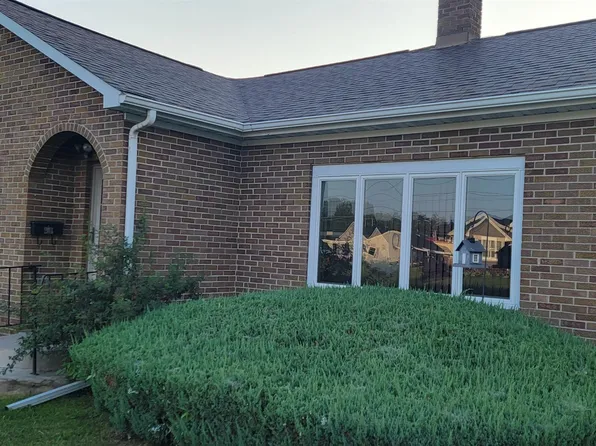 204 N Pine St, West Union, IA 52175