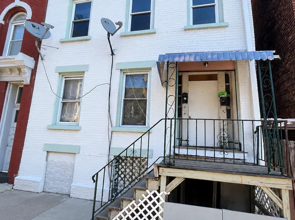 346 2nd St APT 2, Troy, NY 12180