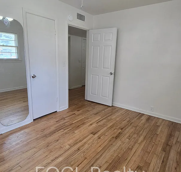 4417 43rd St — Photo 6