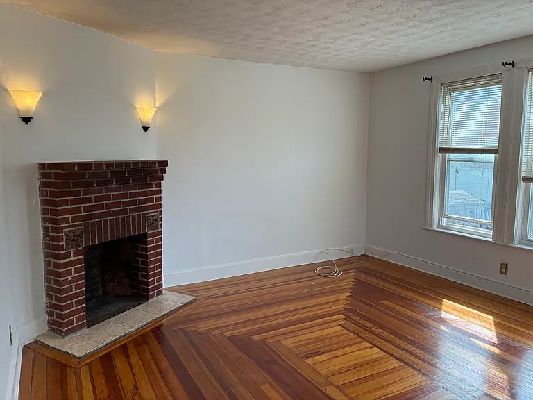 77 King St #1 — Photo 6