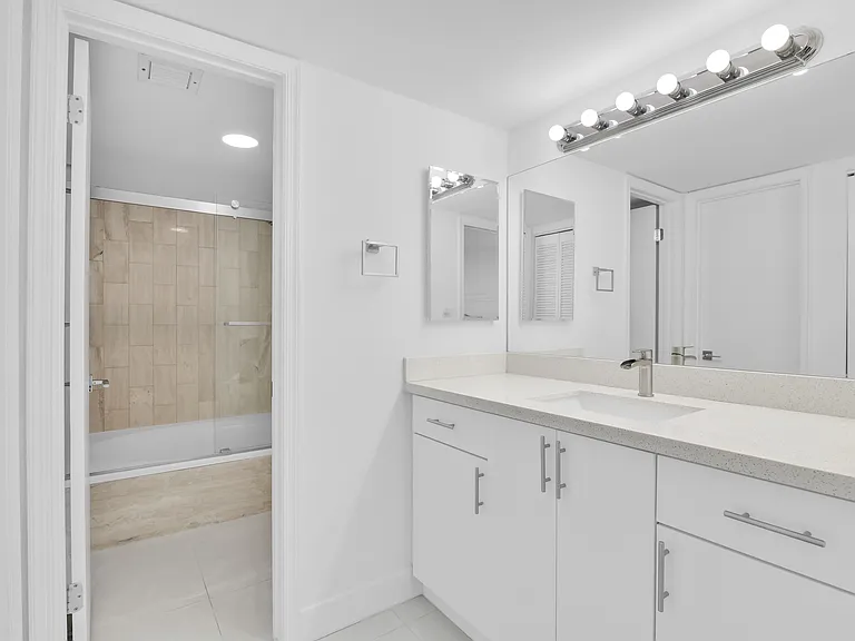 5200 N Ocean Dr #1105-A — Photo 2