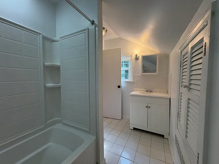 58 Benjamin St — Photo 22
