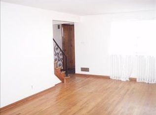 22 Foxcroft Rd, Pittsburgh, PA 15220