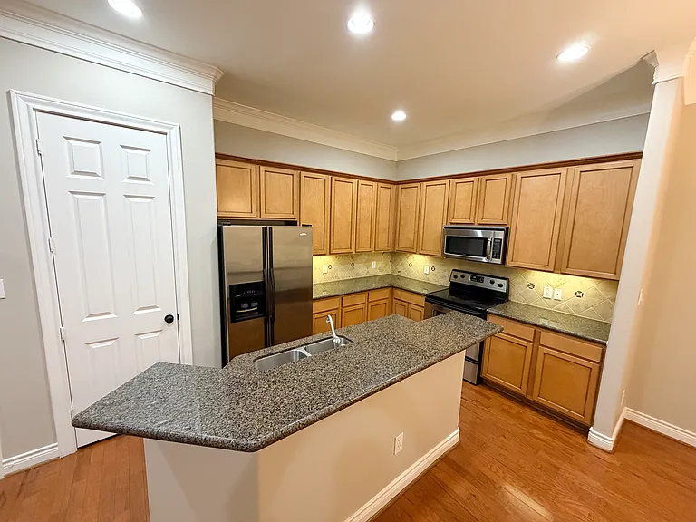 1505 Paige St — Photo 2