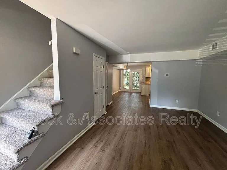 4808 Blue Bird Ct #D — Photo 38