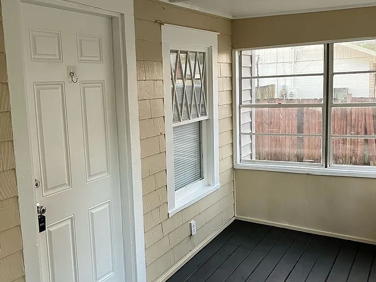 1151 Bender Ave — Photo 3