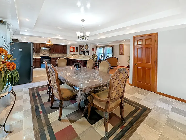 401 Knox St — Photo 13