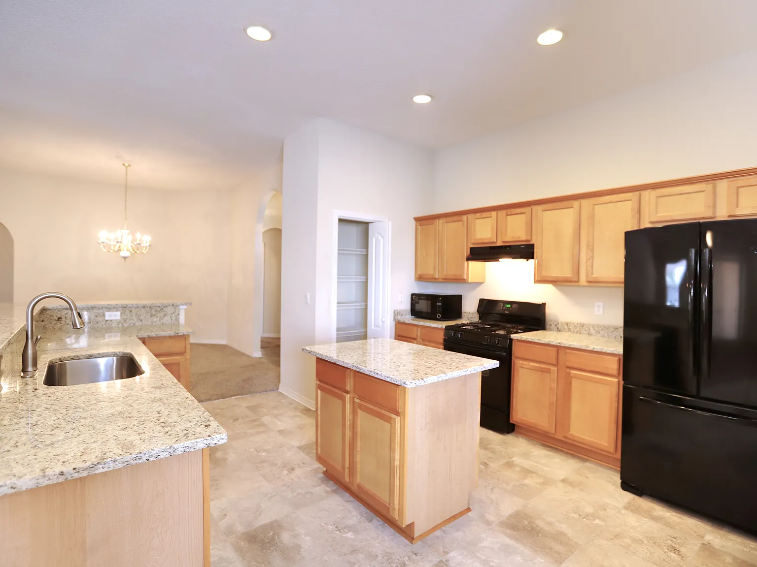 4 bed, 2302 sqft, $2,500 — Photo 4