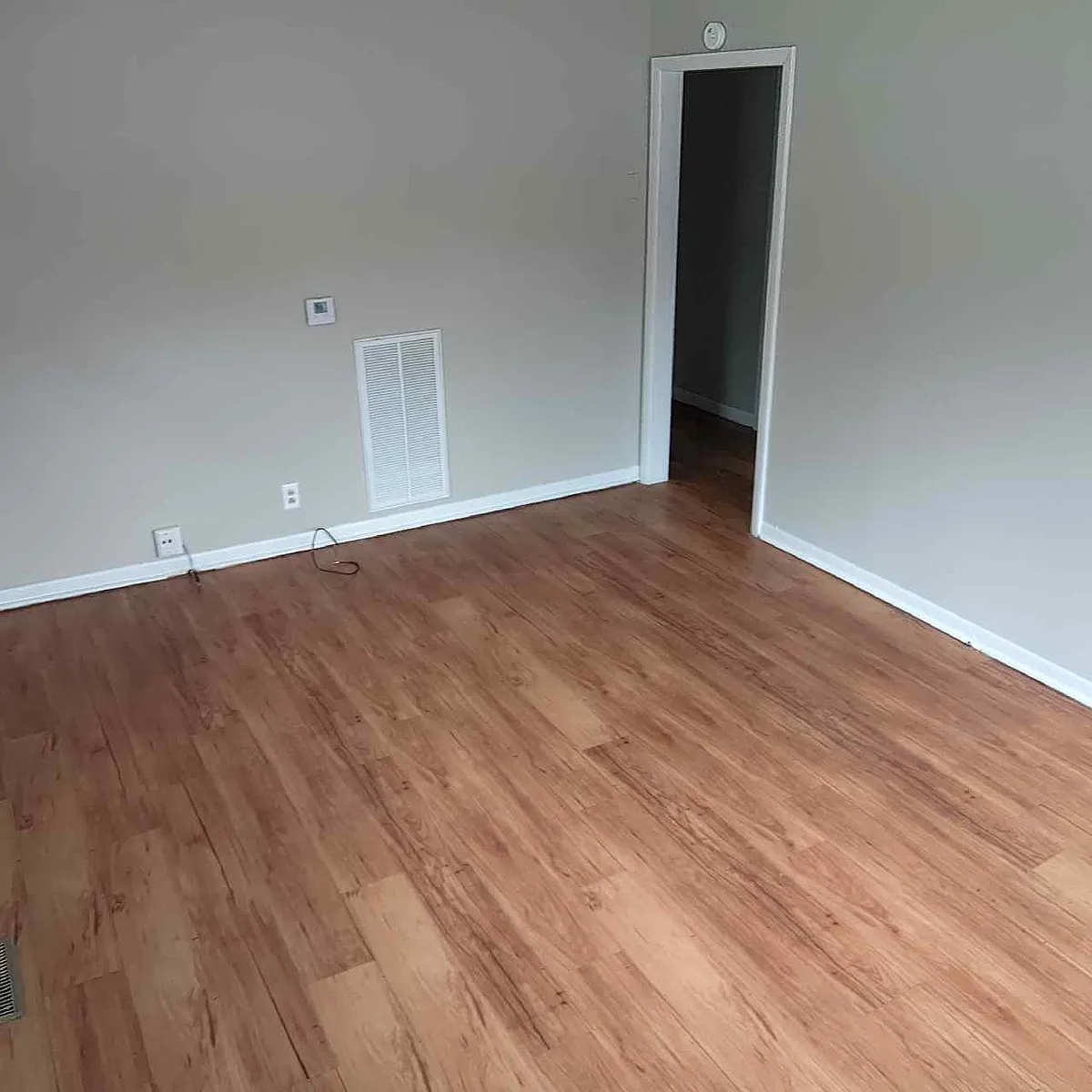 Building Photo - 100 Glenmont Dr #B