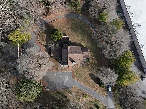 4th image of 225 Park Blvd