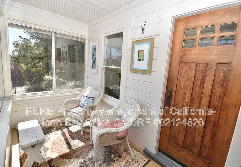 1345 Eastman Ln — Photo 4