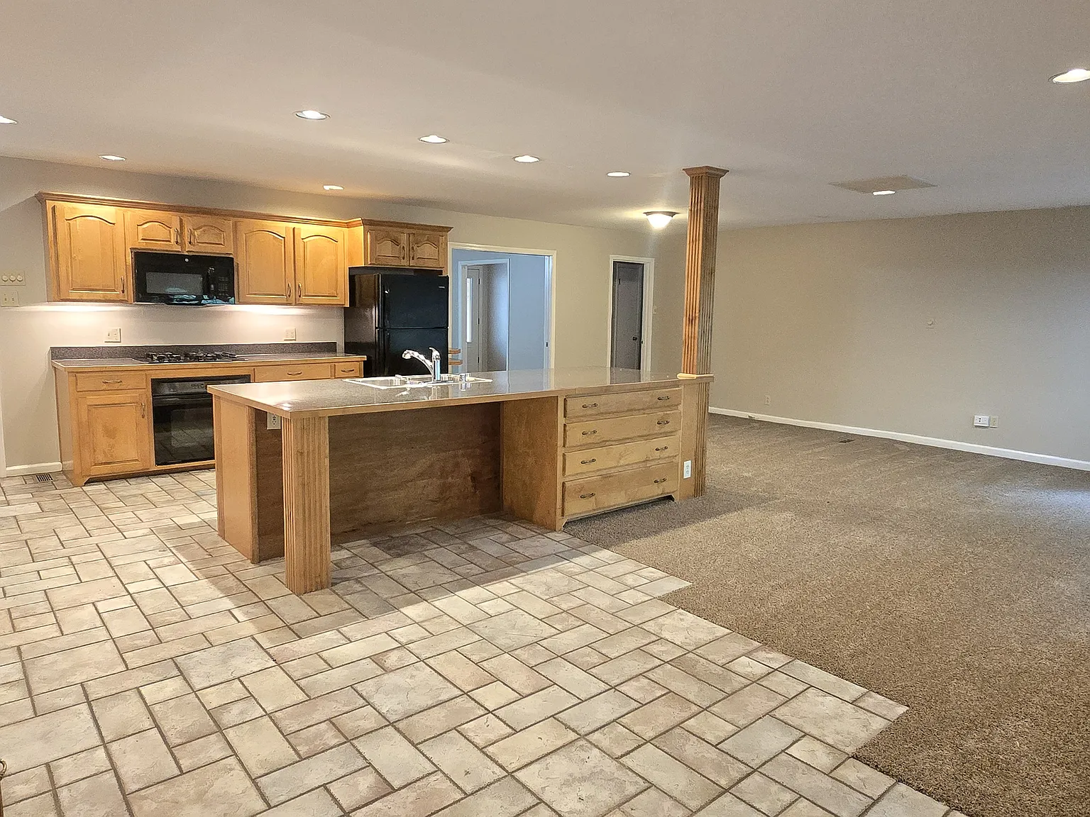 3 bed, 2100 sqft, $1,795 — Photo 3