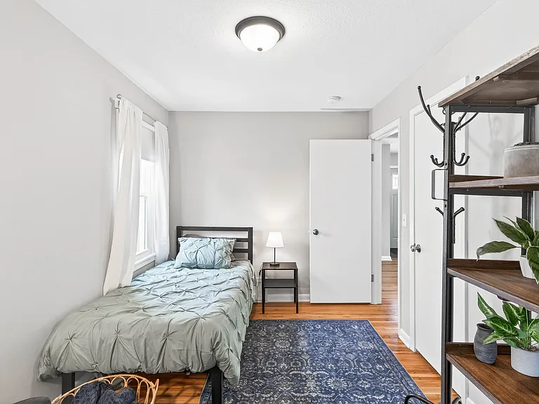 422 Jefferson Ave S — Photo 16