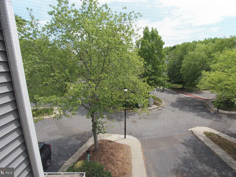 6 Halstead Pl — Photo 33