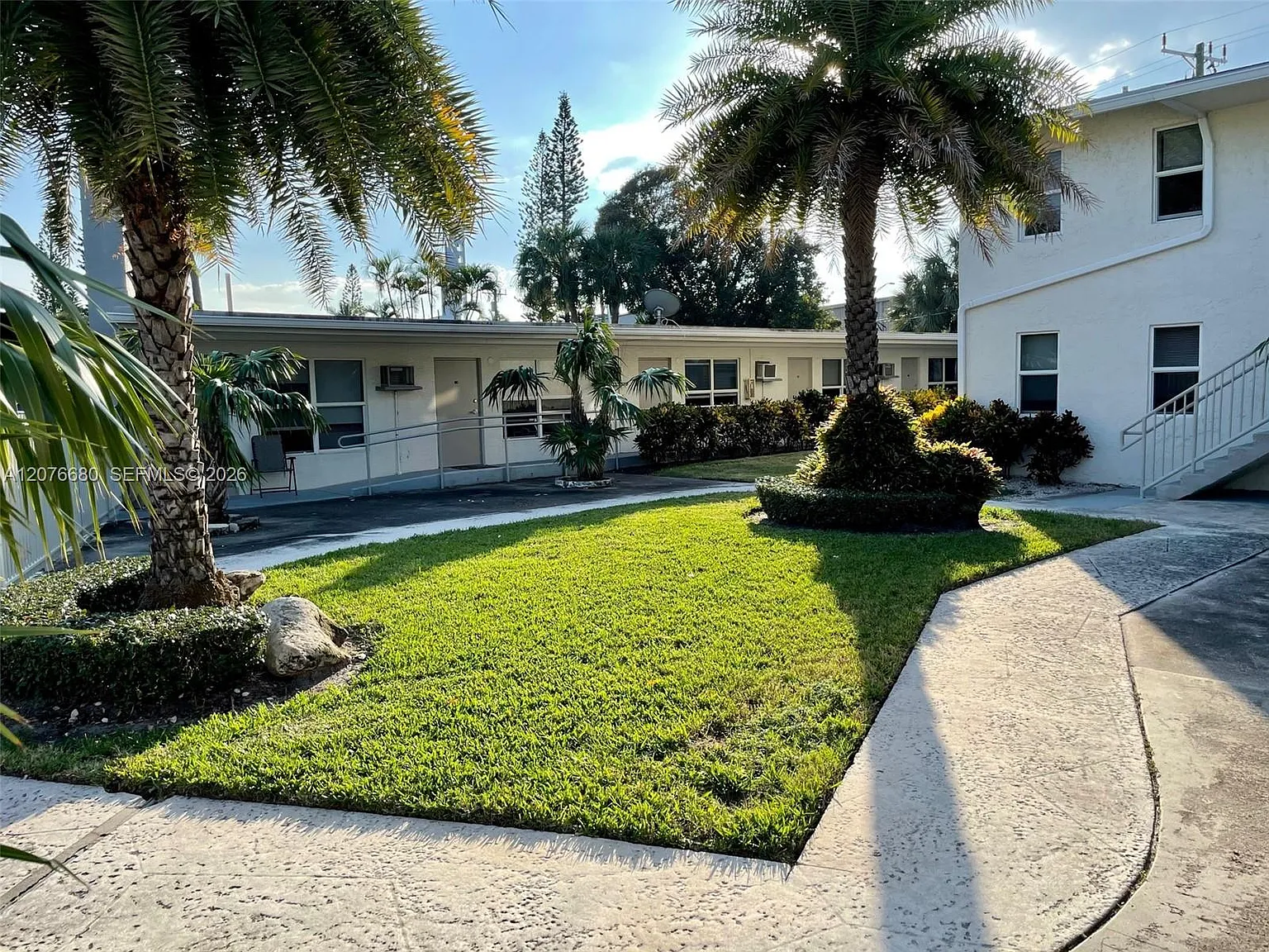Pompano Isles Sec — Photo 1