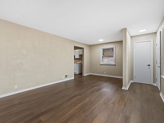 4th image of 1900 Arlington AVENUE