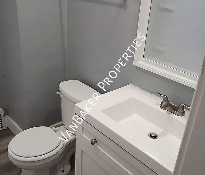 268 E Emerling Ave — Photo 2