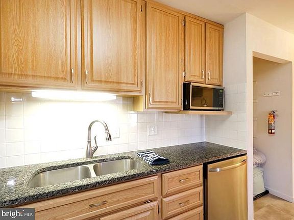 4th image of 123 Amblewood Way