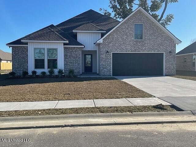1st image of 22 Red Oak Dr
