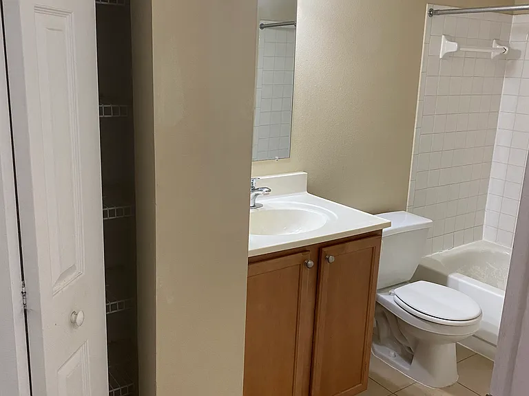 302 Lake Parsons Grn #204 — Photo 7