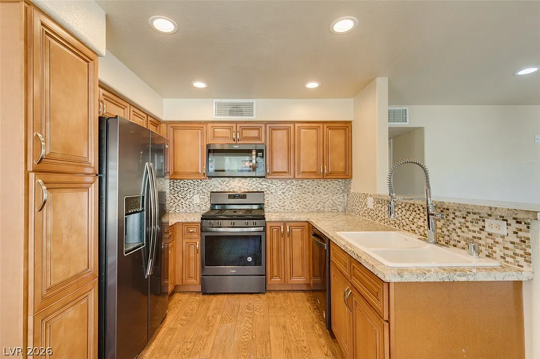 2 bed, 2.0 bath, 1029 sqft, $1,395 — Photo 2