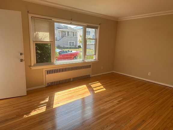 4th image of 375 E Chester St #1