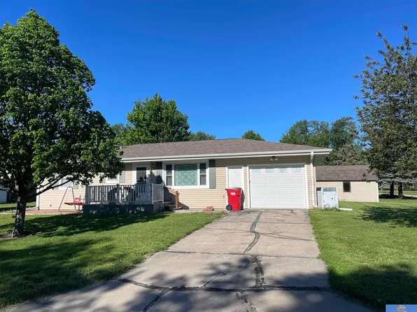 411 N Quince St, De Witt, NE 68341