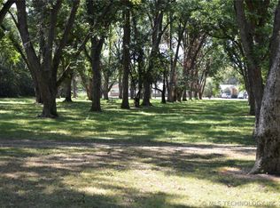 410 Lake Rd, Henryetta, OK 74437