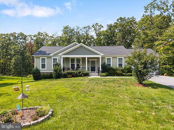 3rd image of 584 McDonald Rd
