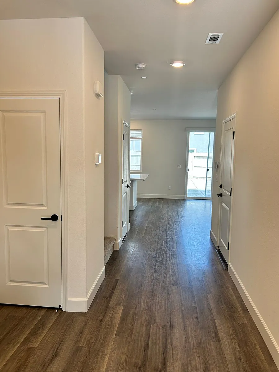 Building Photo - 5033 Cloudcrest Pl