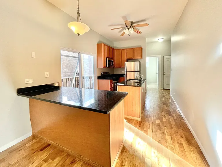 1644 N California Ave — Photo 3